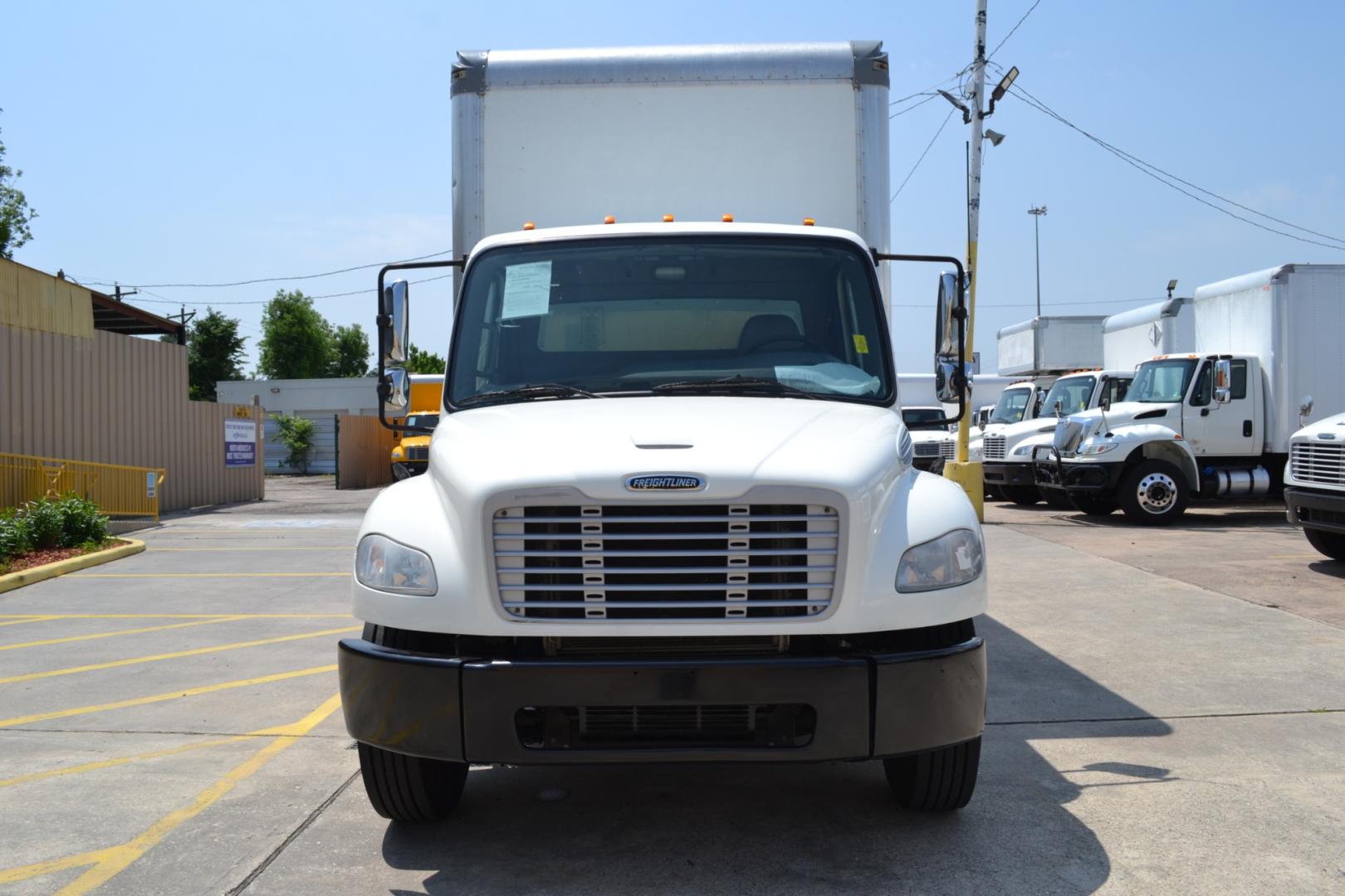 2017 WHITE /BLACK FREIGHTLINER M2-106 with an CUMMINS ISB 6.7L 220HP engine, ALLISON 2200RDS AUTOMATIC transmission, located at 9172 North Fwy, Houston, TX, 77037, (713) 910-6868, 29.887470, -95.411903 - 26,000LB GVWR NON CDL, MORGAN 26FT BOX, 13'1FT CLEARANCE, 103" X 102", MAXON 3,000LB CAPACITY ALUMINUM LIFT GATE, AIR RIDE, 80 GALLON FUAL TANK, COLD A/C , CRUISE CONTROL, BENCH SEAT, E-TRACKS - Photo#1